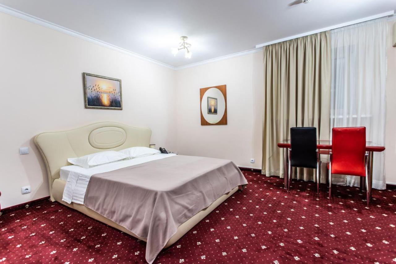 Star Rent Hotel Chisinau Exterior photo