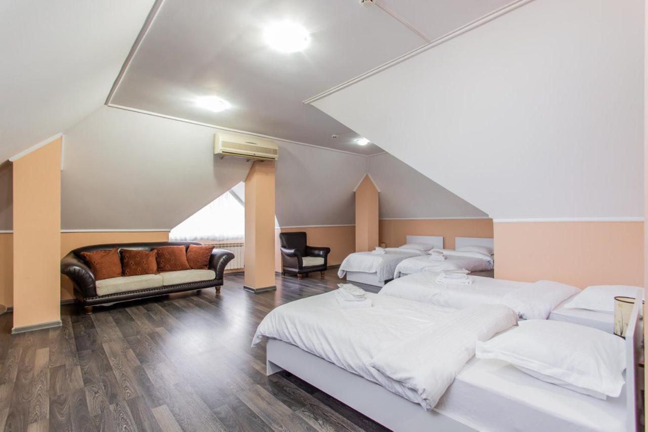 Star Rent Hotel Chisinau Exterior photo