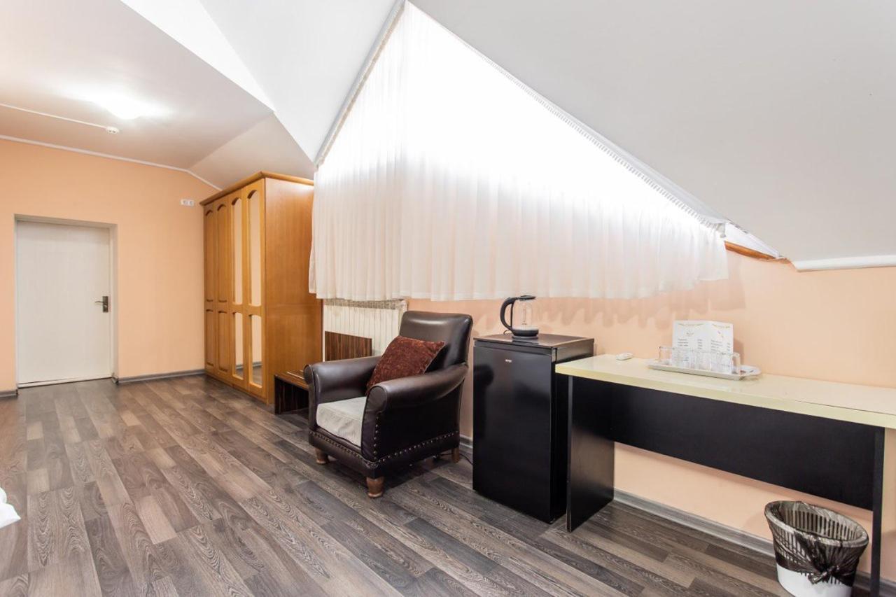 Star Rent Hotel Chisinau Exterior photo